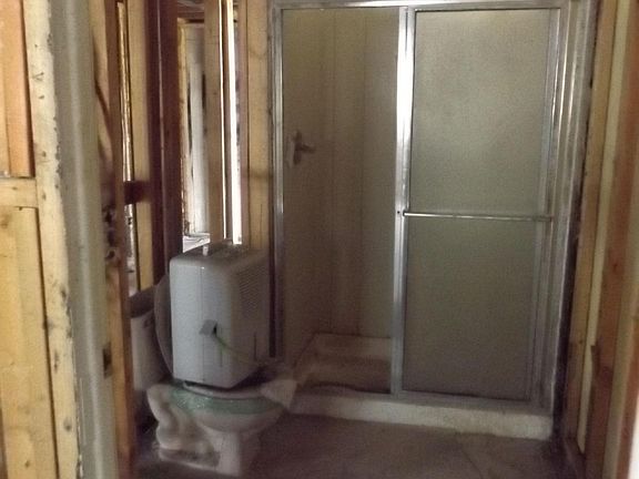 5th image of 2221 Rosewood Dr
