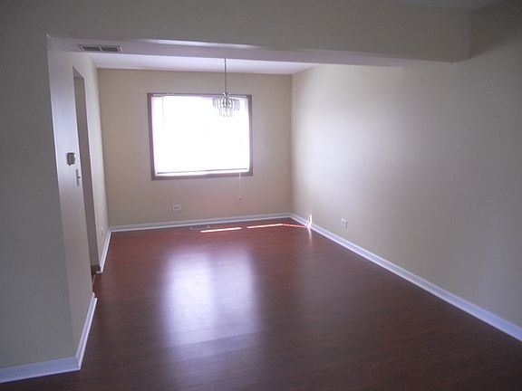 3rd image of 211 Somerset Dr