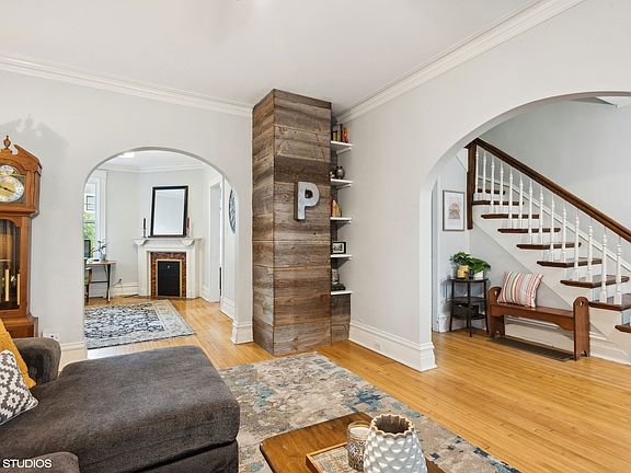 4th image of 2021 W Eastwood Ave