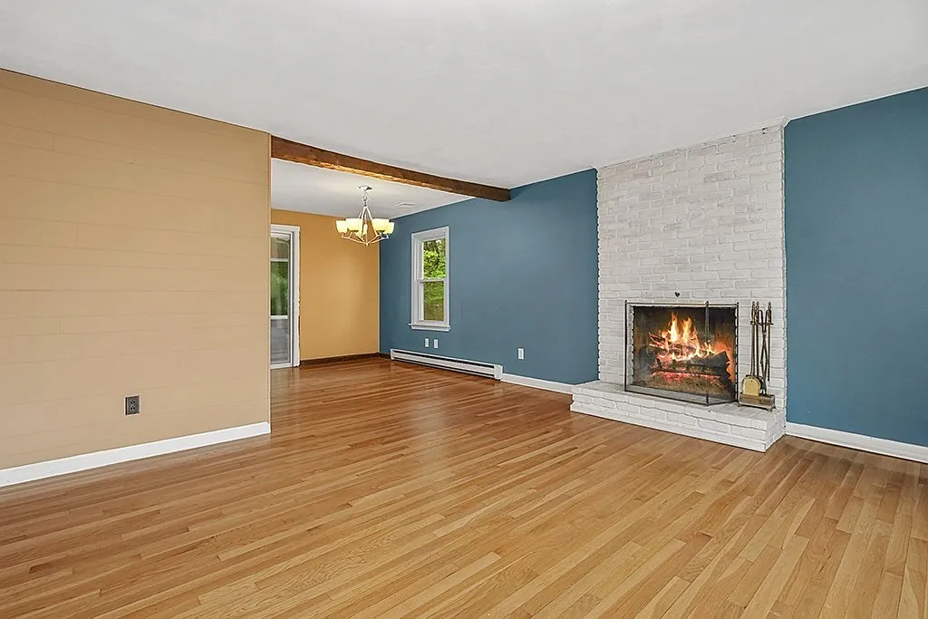 3 bed, 1.0 bath, 1176 sqft, $3,000 — Photo 4