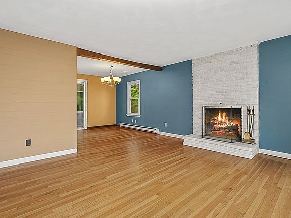 4th image of 72 Westfield Dr