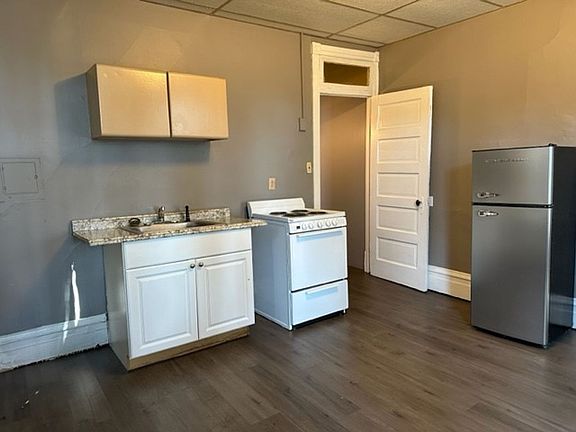 4th image of 243 Maclay St #2R