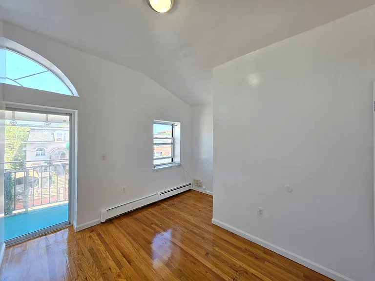 2368 W 12th St #3 — Photo 16