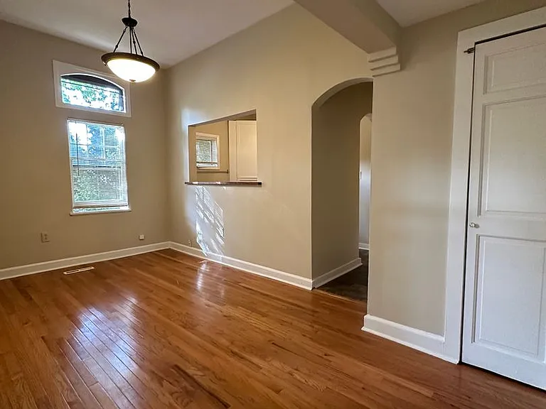 1 & 2 Bedrooms-Brady St - Heat & Electricity Included — Photo 13