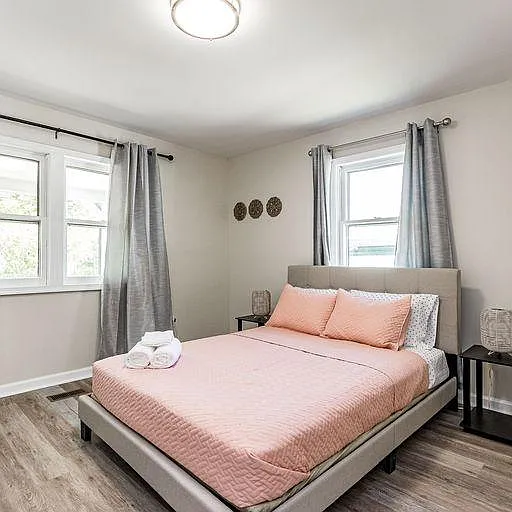 3 bed, 1148 sqft, $3,500 — Photo 2
