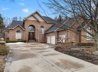 3492 Sutton Pl, Bloomfield Hills, MI 48301