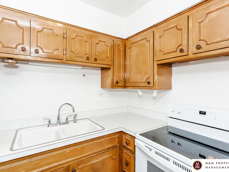 227 Des Plaines — Photo 8