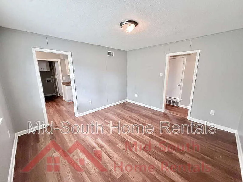 3 bed, 1.5 bath, 1341 sqft, $1,025 — Photo 3