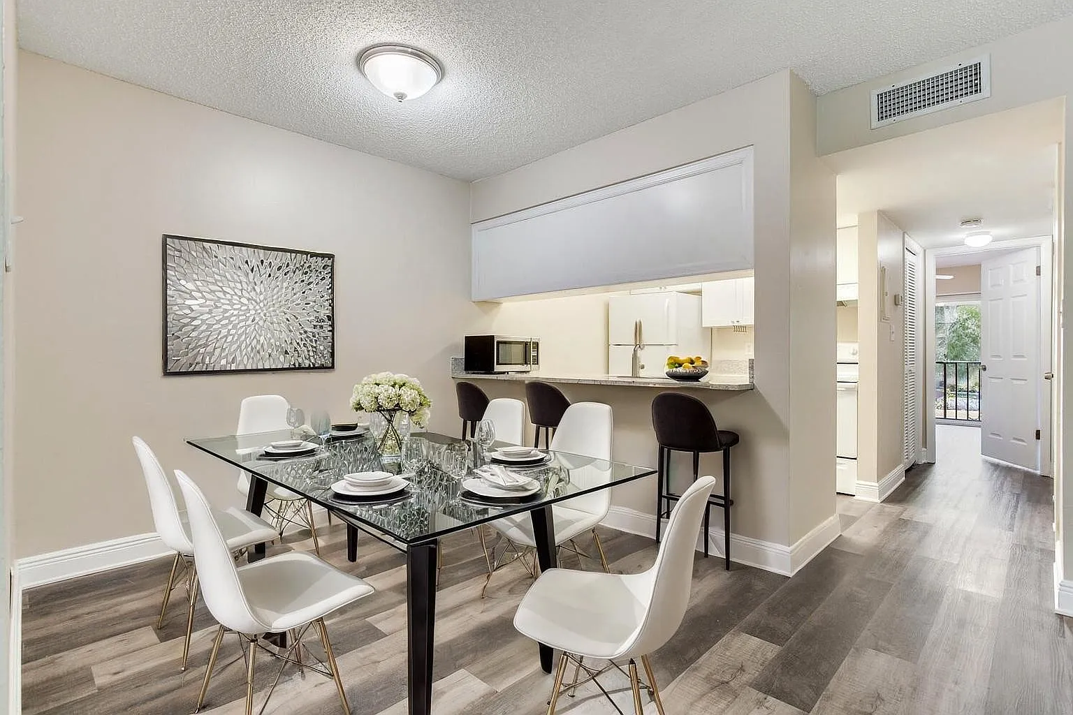 2 bed, 853 sqft, $1,795 — Photo 2