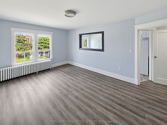 3rd image of 8 Ottawa St N #8