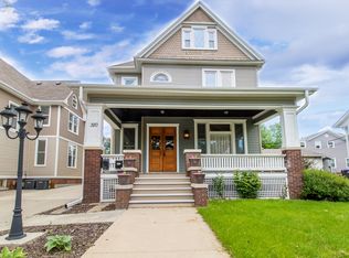 320 E Locust St, Bloomington, IL 61701