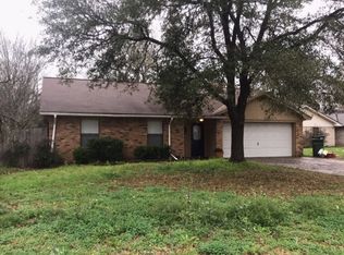 1015 Forestwood Dr, Bryan, TX 77801