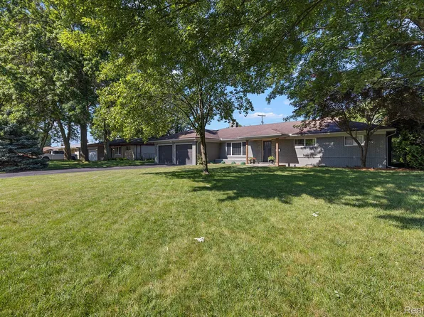 45503 Klingkammer St, Utica, MI 48317