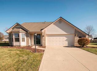 8724 Goshawk Ln, Fort Wayne, IN 46825