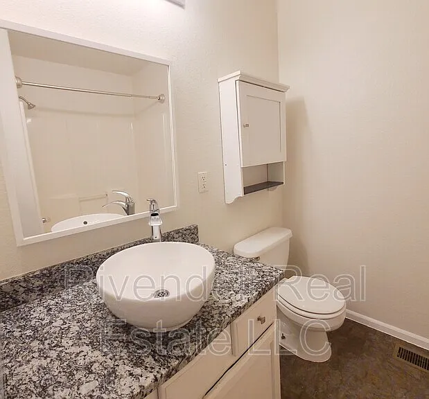 2044 Oakcrest Cir — Photo 5