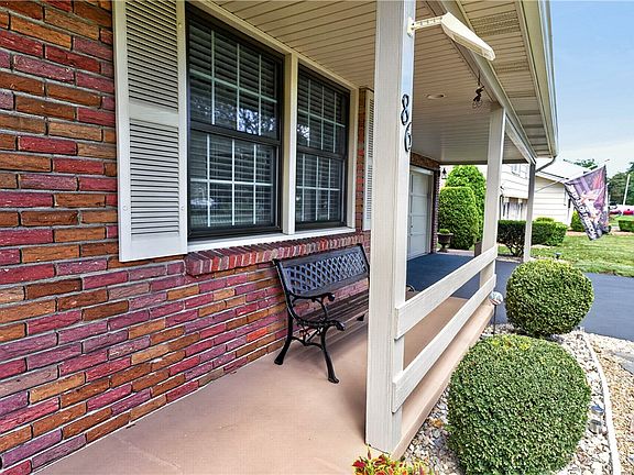 5th image of 86 Courtly Cir