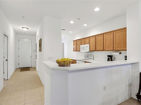 4th image of 4843 Hampshire Ct #2-204