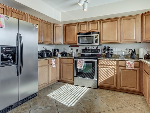 4th image of 21035 N Alexis Ave