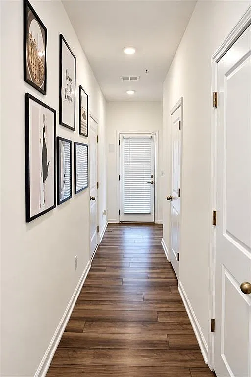3 bed, 2.5 bath, 1582 sqft, $2,200 — Photo 2