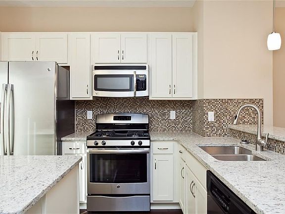5th image of 131 Vine St #51