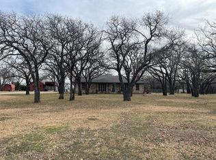 636 Northshore Ln, Valley View, TX 76272
