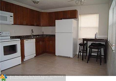 3rd image of 276 SW 2nd Ct