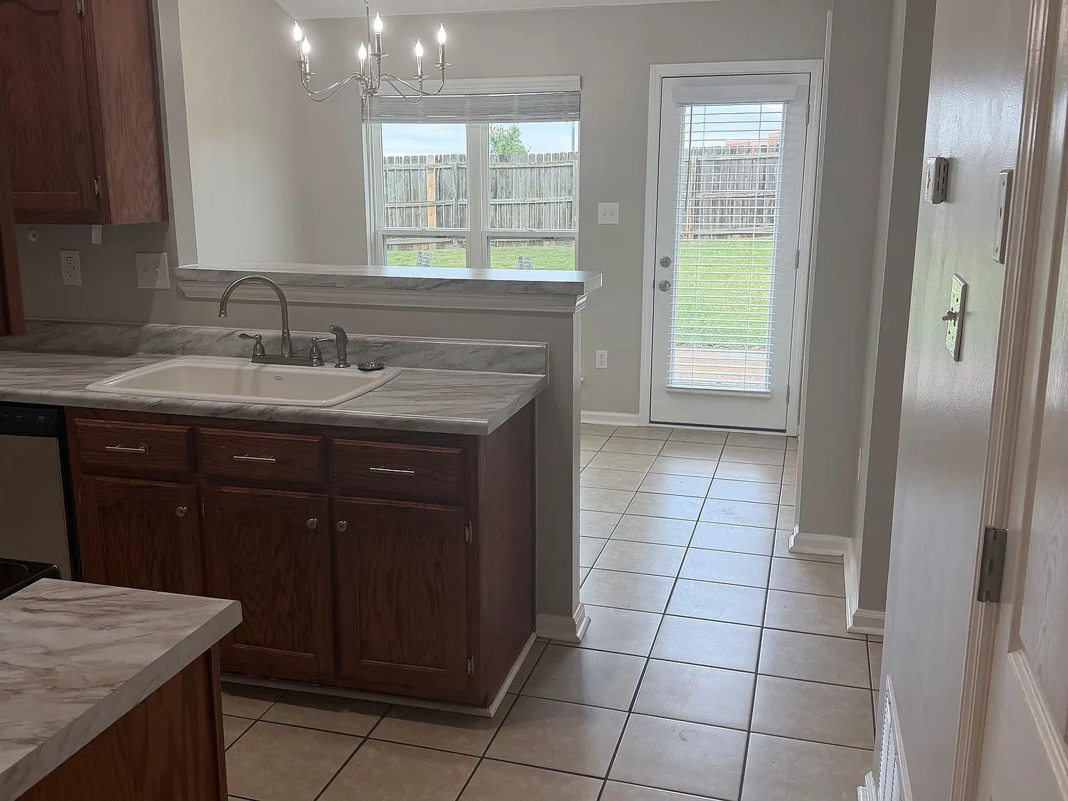 3 bed, 1162 sqft, $1,745 — Photo 4