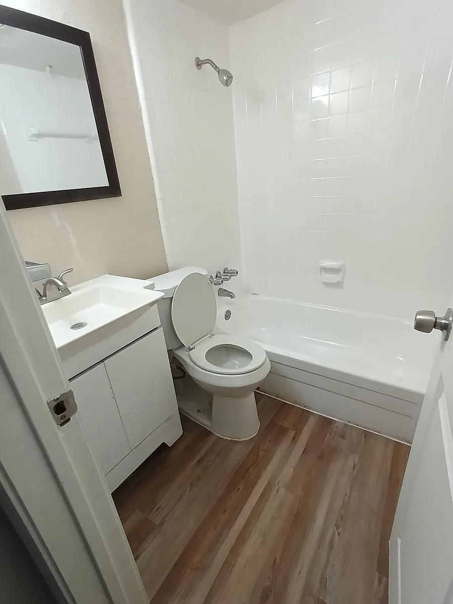 Building Photo - 2614 Jeffries St #202