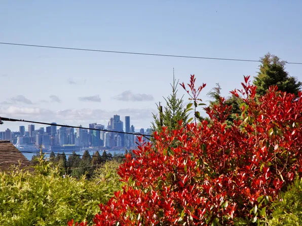 445 W Queens Rd N, Vancouver, BC V7N 2K8