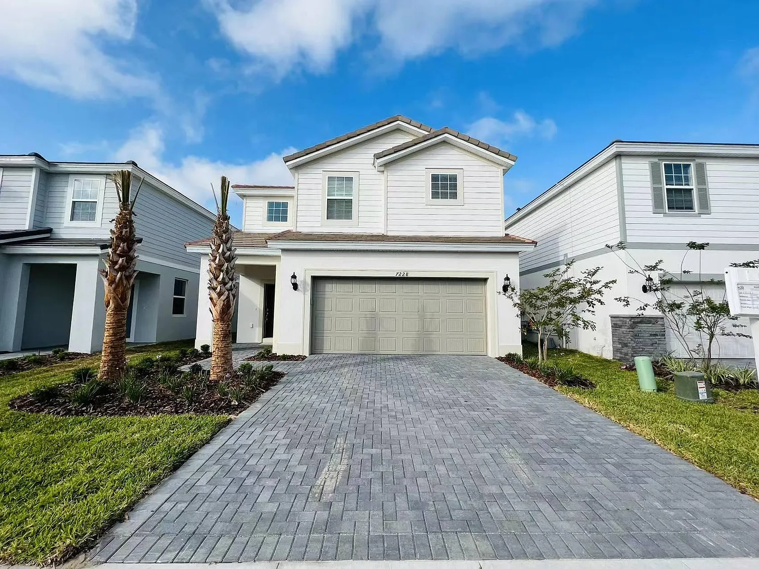 5 bed, 3280 sqft, $3,400 — Photo 1