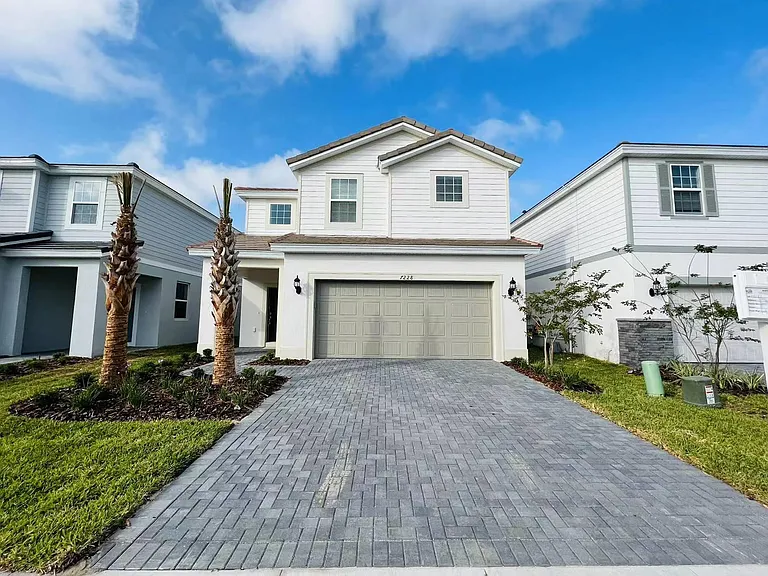 7236 Oakmoss Loop — Photo 1