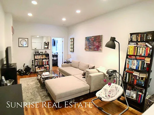 Rented by Sunrise Real Estate | media 16