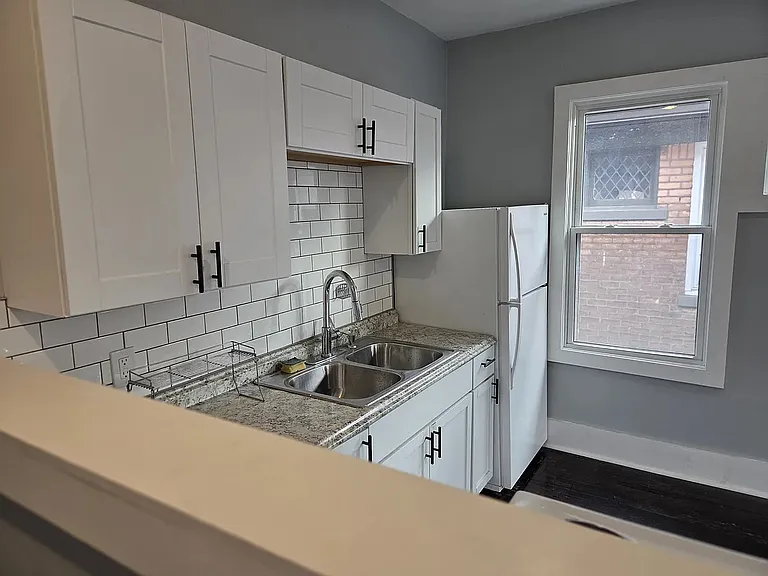 2030 Hazelwood St #1 — Photo 14