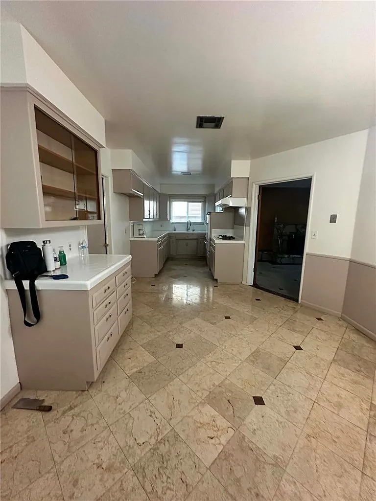 3 bed, 1714 sqft, $3,300 — Photo 4