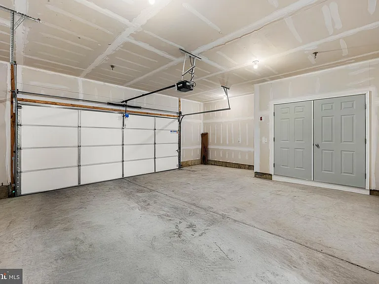105 Vaughn Dr — Photo 44