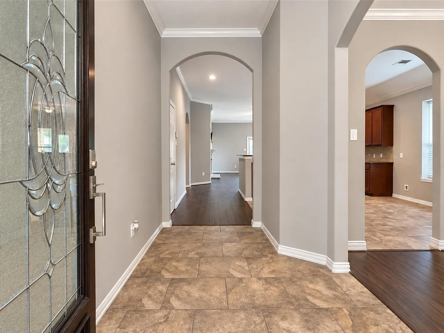 4 bed, 2.5 bath, 1959 sqft, $2,500 — Photo 3