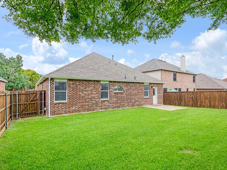 2405 Itasca Dr — Photo 26