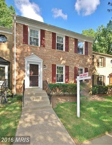 9917 Kingsbridge Dr — Photo 2