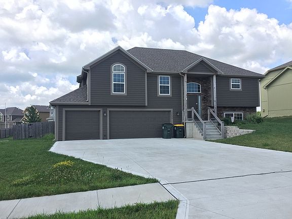 2nd image of 15232 Meyer Dr