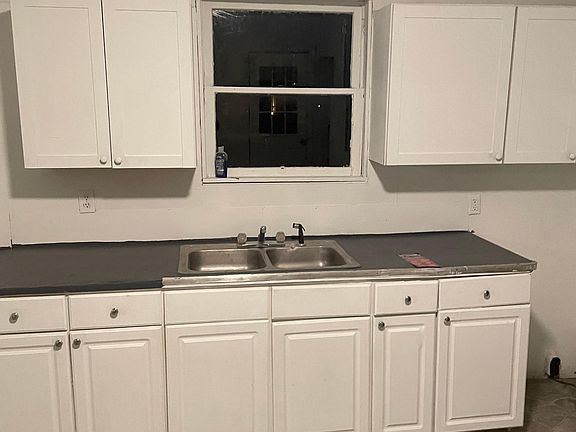 4th image of 1327 Clover St