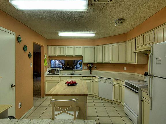 5th image of 2731 S Camden Pkwy