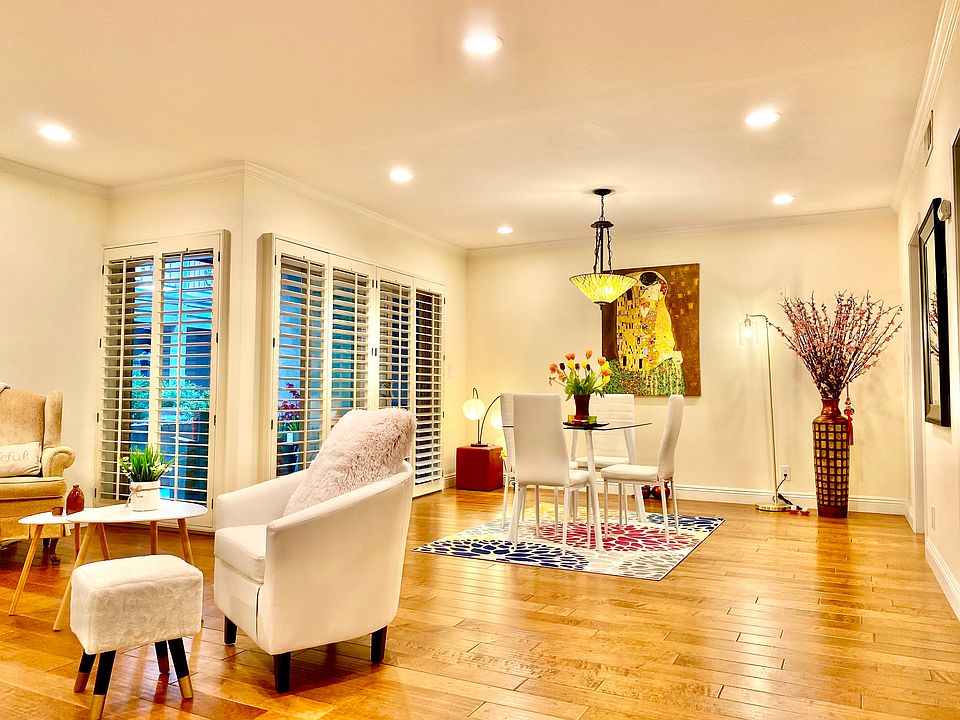 1st image of 439 N Doheny Dr Unit 105