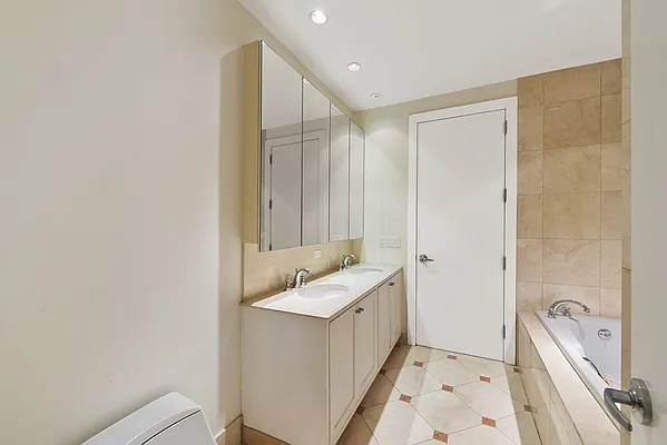 Rented by Nest Seekers International | media 26