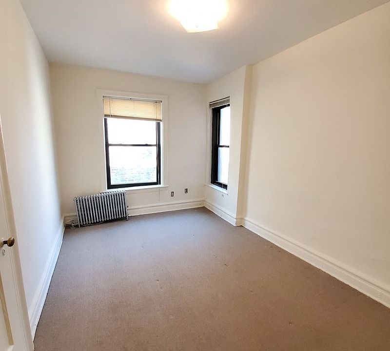 2nd image of 30-95 32nd St #2