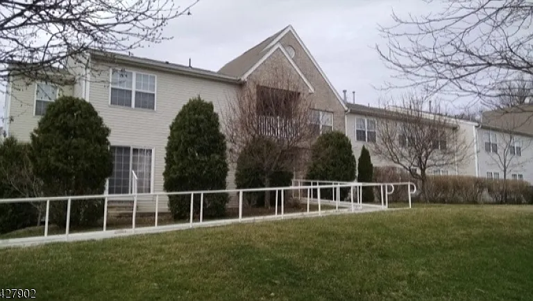 37 Parkside Ct — Photo 9
