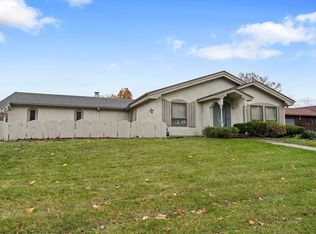 1247 Roxbury Rd, Rockford, IL 61107