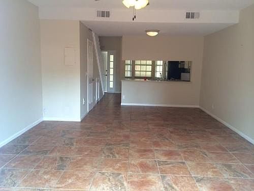 5th image of 1321 Bayview Dr APT 4