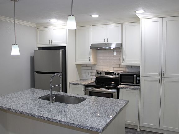 2nd image of 7313 Gulf Fwy APT 903