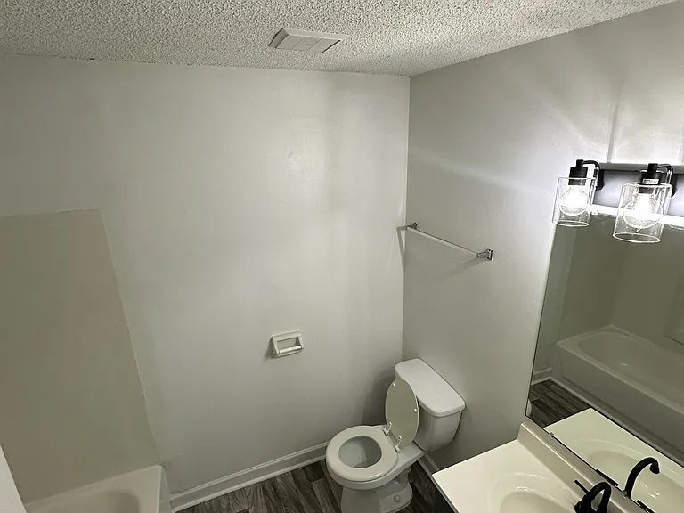 1143 N Graycroft Ave — Photo 6