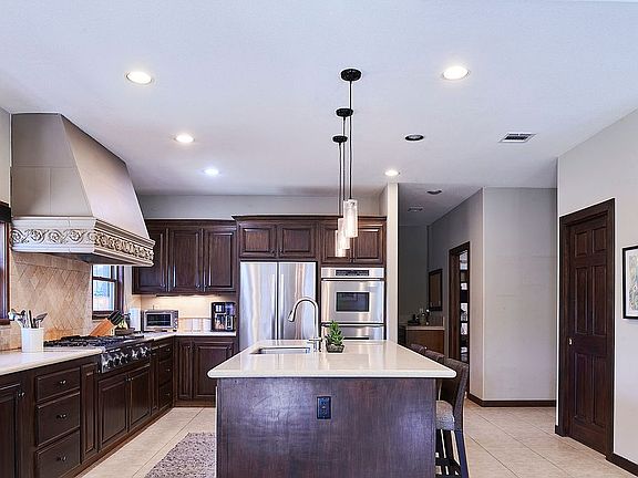 3rd image of 829 Vine Hill Way